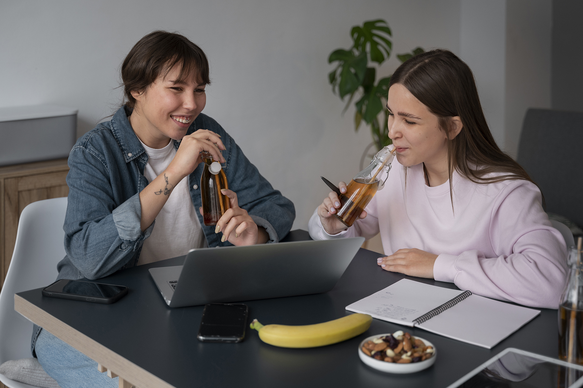 Wie erklärt die Fastic GmbH den Unterschied zwischen 16:8 und 5:2 Fasten?